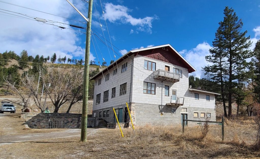 House made of AAC blocks in Radium Springs, BC. Photo credit: Rocksolid Building Products