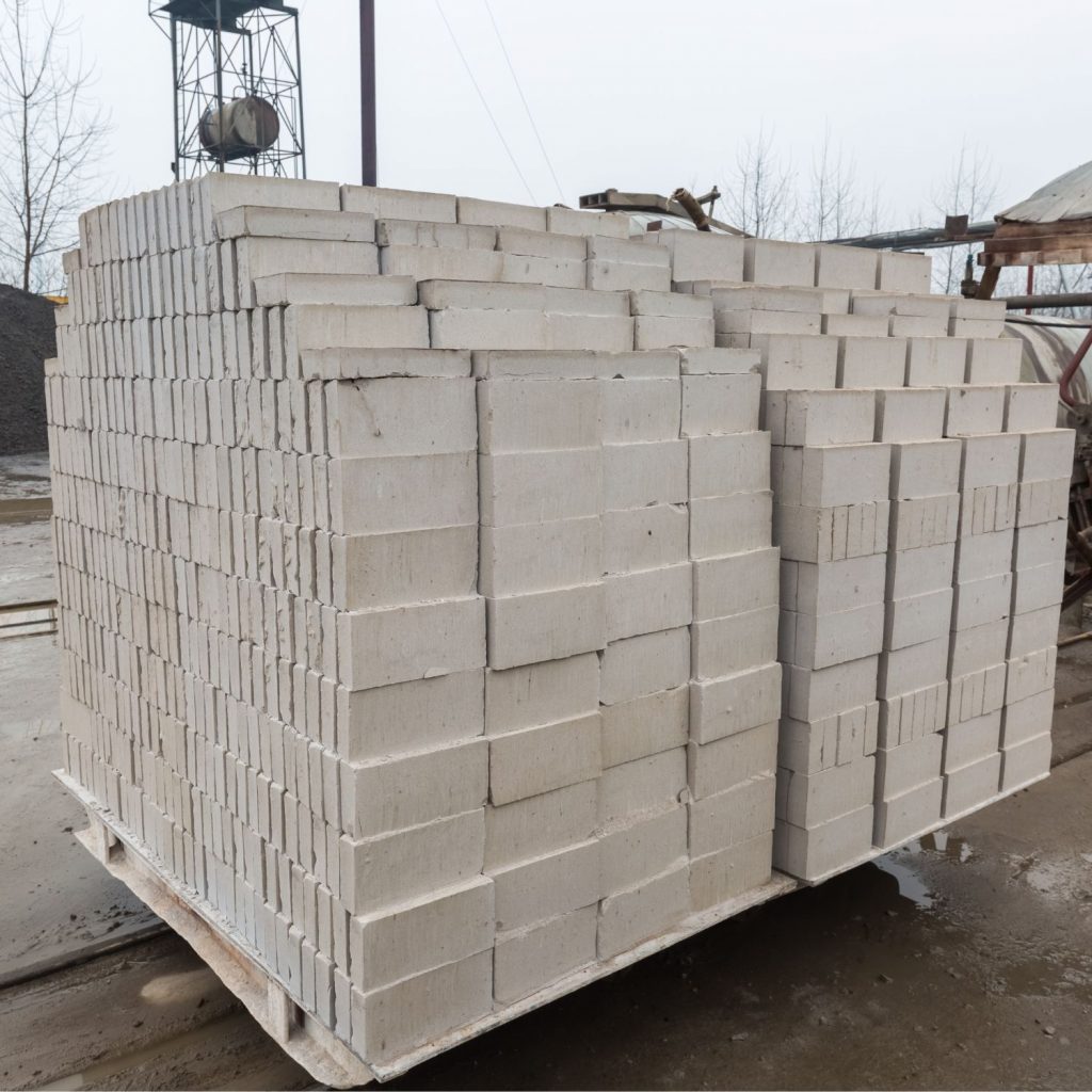 Blocks of AAC stacked on a pallet. Photo credit: chuyu. 
